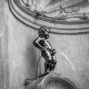Foto der Manneken Pis Statue in Brüssel