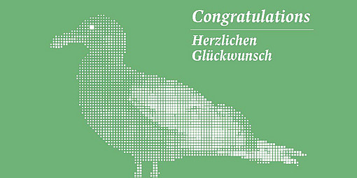 weiße Möwe auf einer grünen Postkarte; Congratulations, Herzlichen Glückwunsch