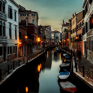 Venician canals in the evening