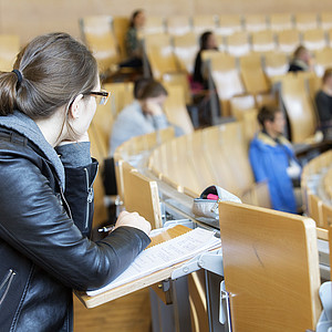 Student in seminar