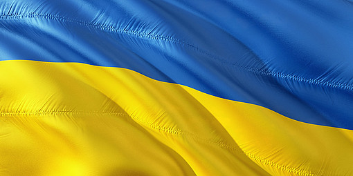 Foto der Ukrainischen Fahne im Wind