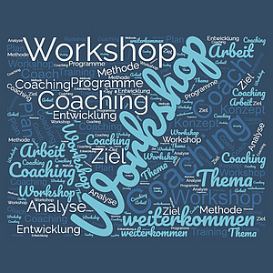 Wortwolke auf blauem Hintergund mit Worten Coaching und Workshop